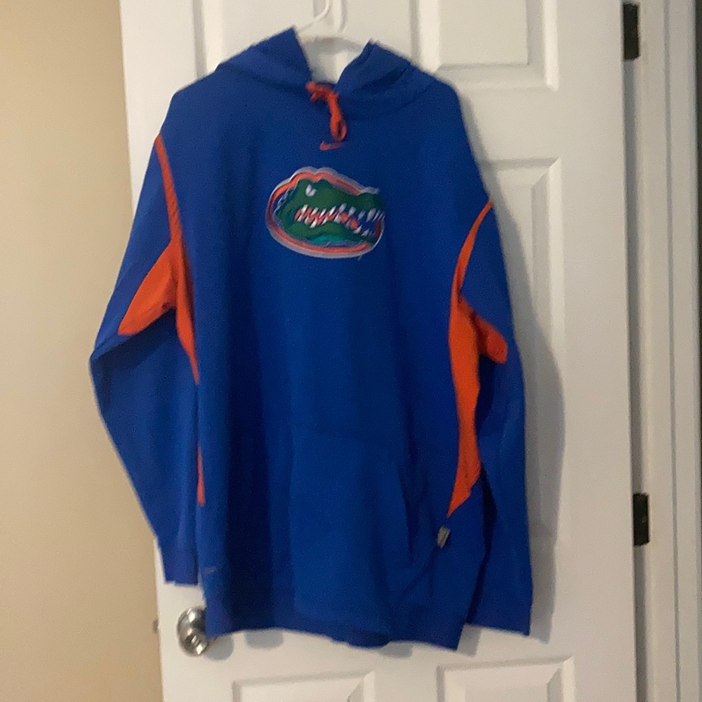 Men’s Nike Therma fit Florida Gators hoodie.